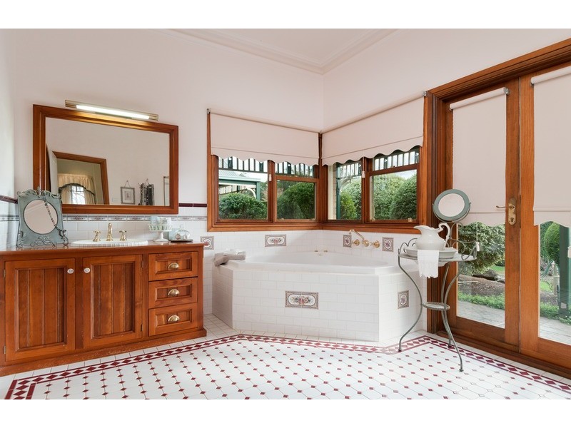 30 Aitken Road, Wandin East VIC 3139