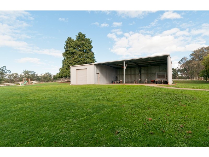 30 Aitken Road, Wandin East VIC 3139