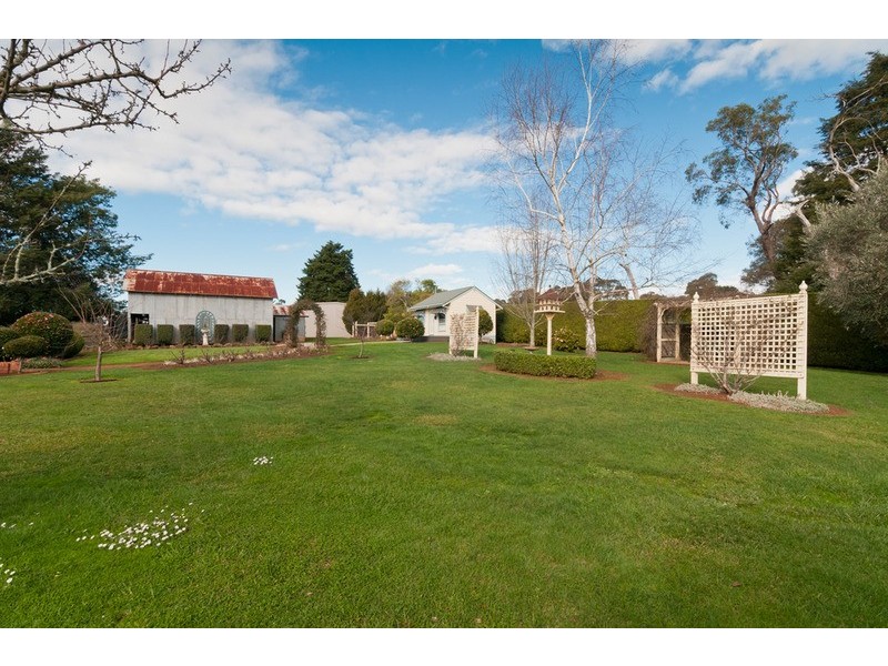 30 Aitken Road, Wandin East VIC 3139