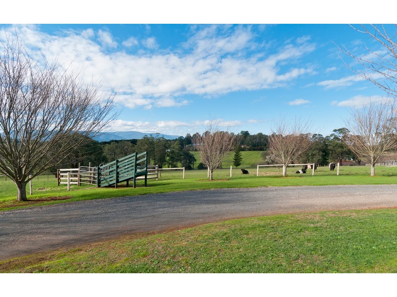 30 Aitken Road, Wandin East VIC 3139