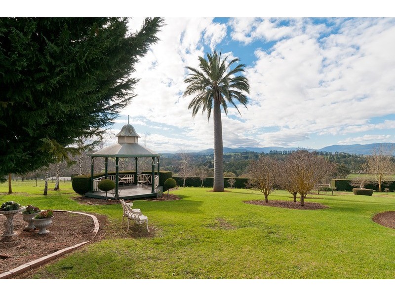 30 Aitken Road, Wandin East VIC 3139