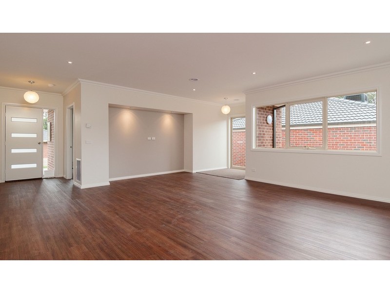 4 Loupie Street, Mooroolbark VIC 3138