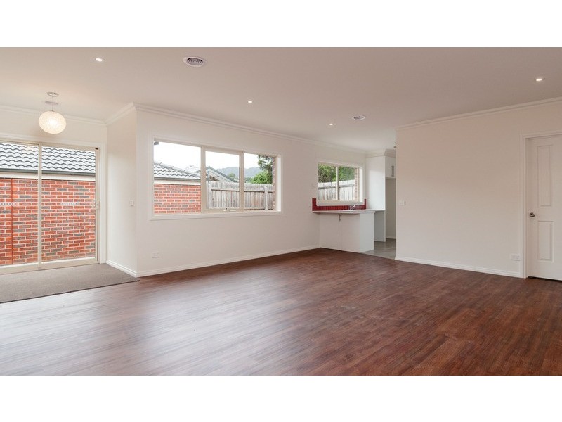 4 Loupie Street, Mooroolbark VIC 3138