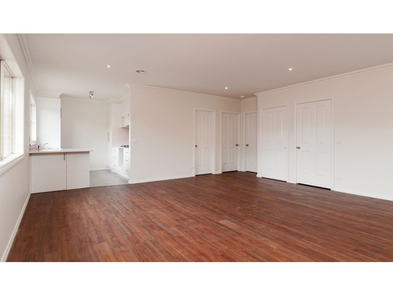 4 Loupie Street, Mooroolbark VIC 3138