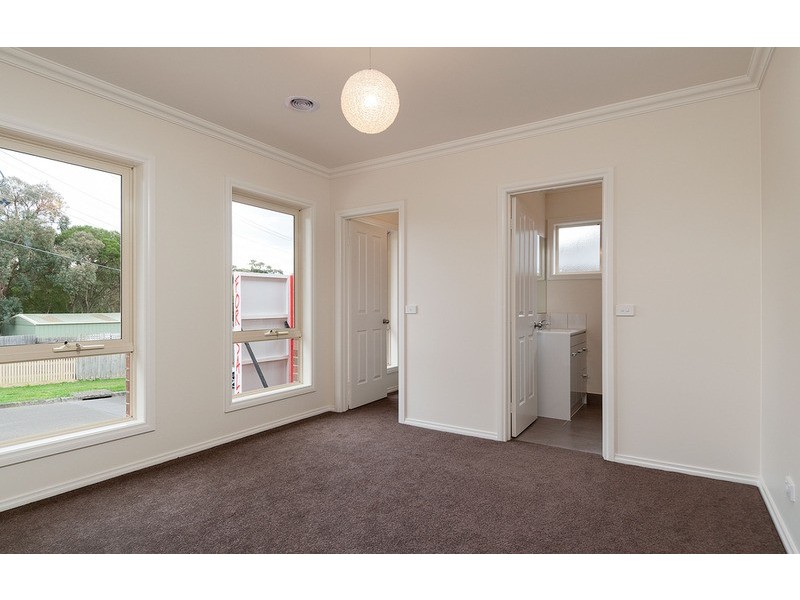 4 Loupie Street, Mooroolbark VIC 3138