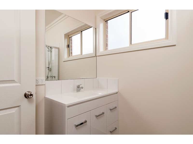 4 Loupie Street, Mooroolbark VIC 3138