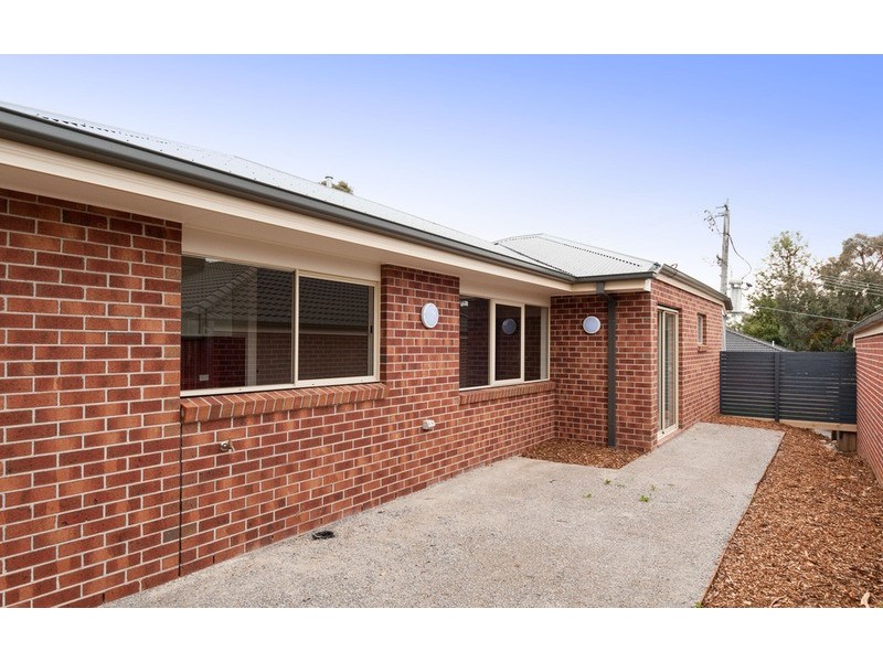 4 Loupie Street, Mooroolbark VIC 3138
