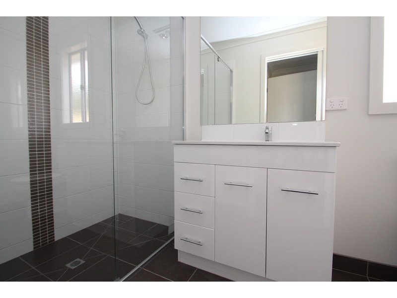 2/9 Andrew Street, Mooroolbark VIC 3138