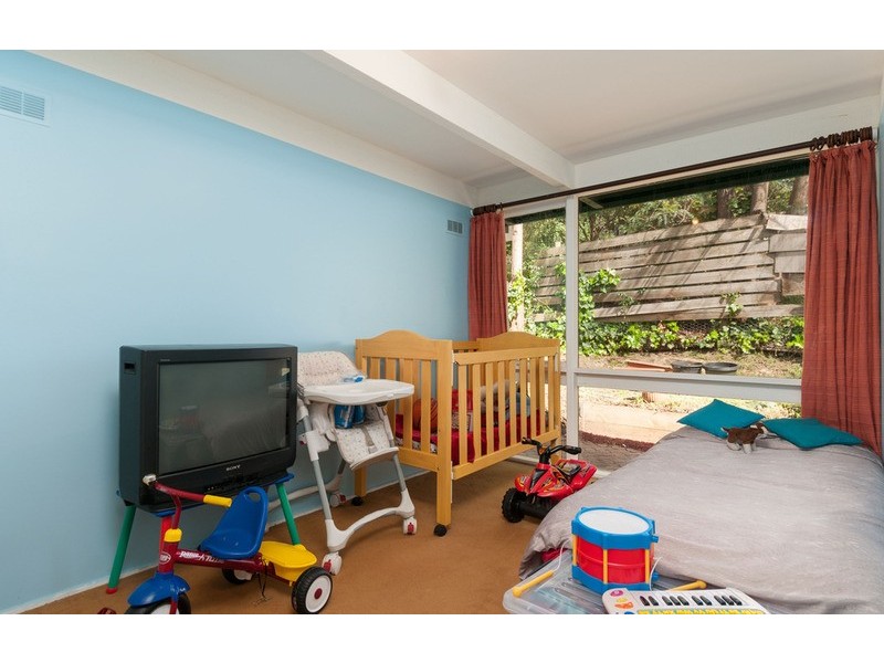 14 Heathfield Grove, Montrose VIC 3765