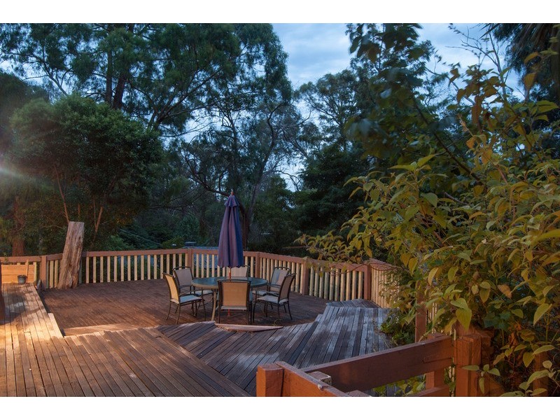 14 Heathfield Grove, Montrose VIC 3765