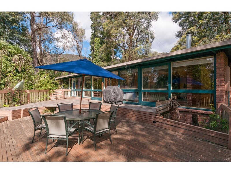 14 Heathfield Grove, Montrose VIC 3765