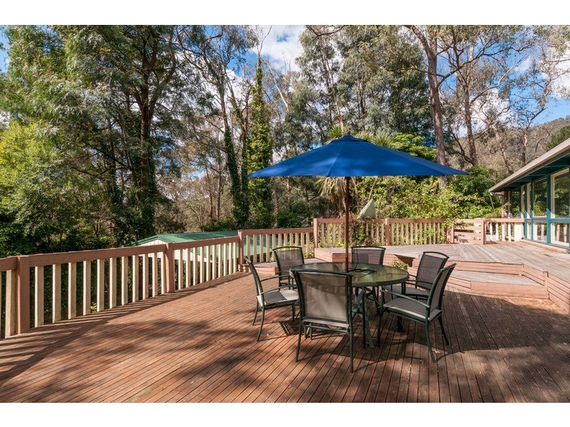 14 Heathfield Grove, Montrose VIC 3765