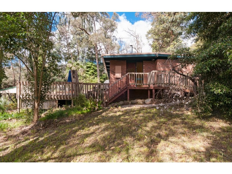 14 Heathfield Grove, Montrose VIC 3765