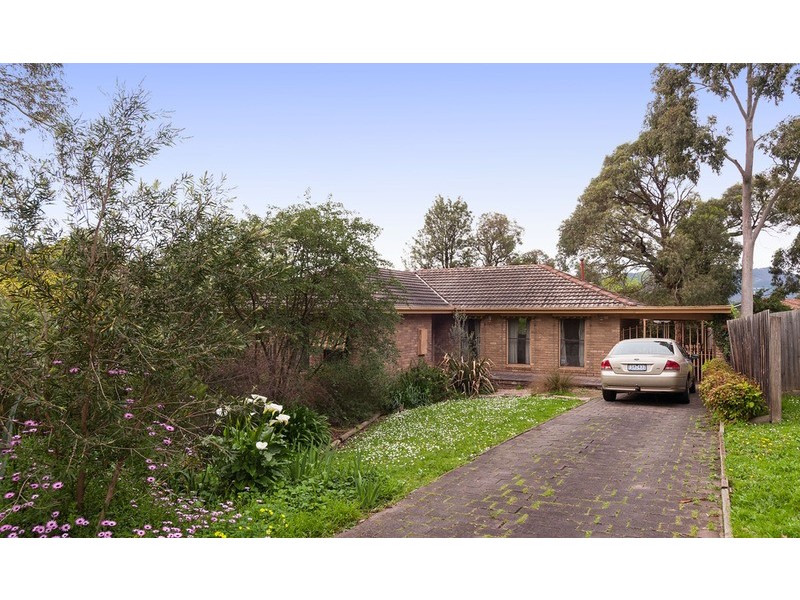 24 Lansell Road, Mooroolbark VIC 3138