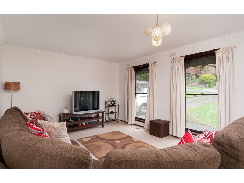 24 Lansell Road, Mooroolbark VIC 3138