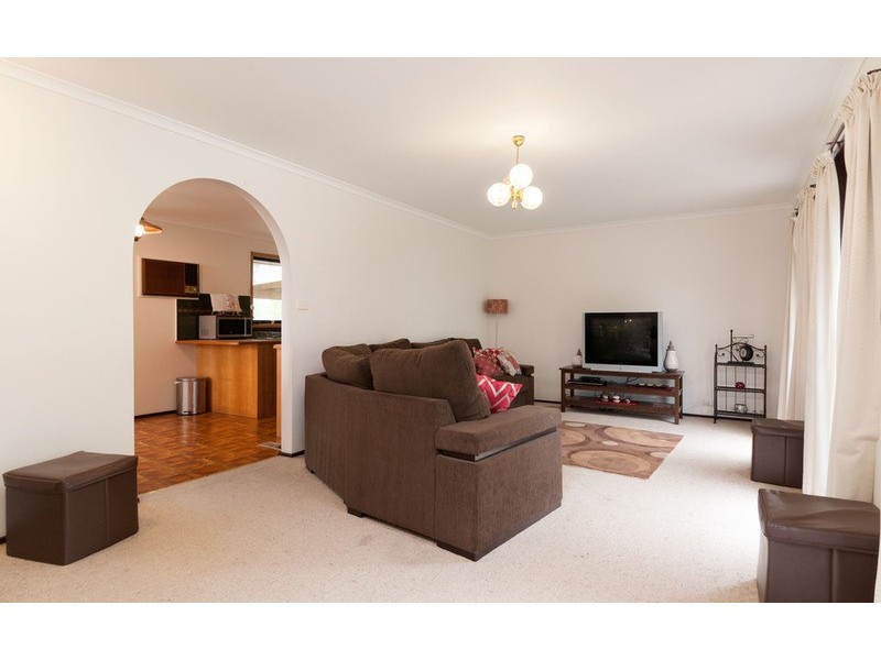 24 Lansell Road, Mooroolbark VIC 3138