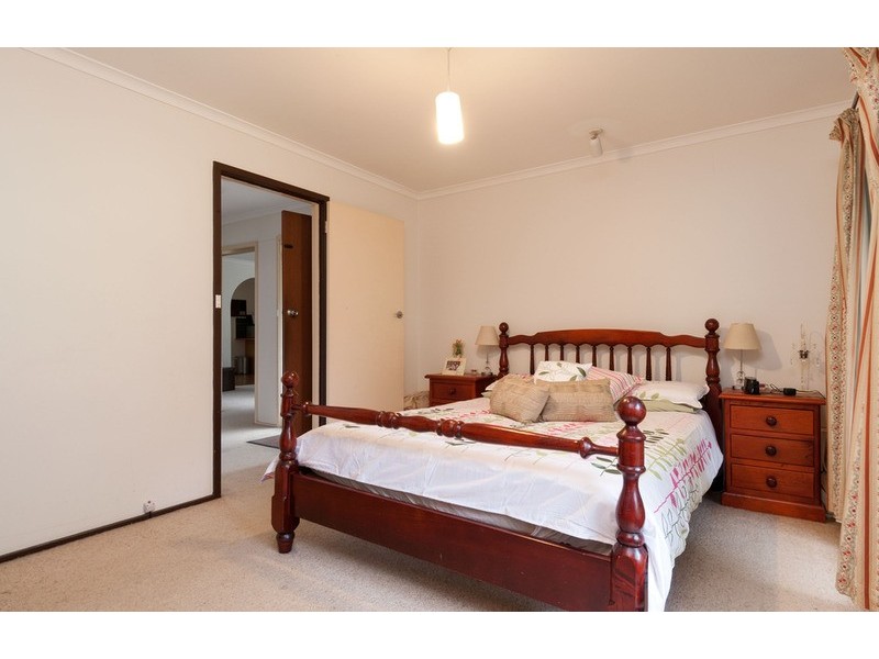 24 Lansell Road, Mooroolbark VIC 3138