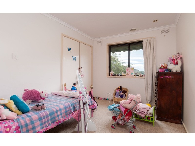 24 Lansell Road, Mooroolbark VIC 3138