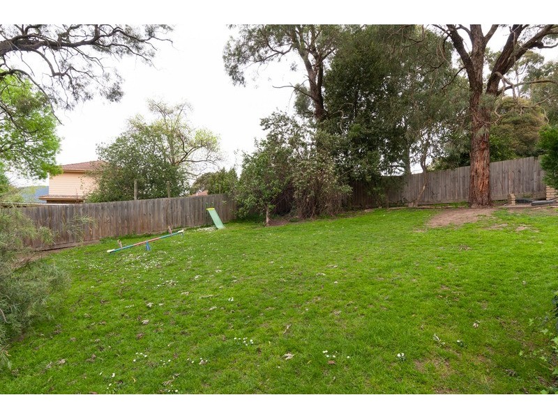 24 Lansell Road, Mooroolbark VIC 3138