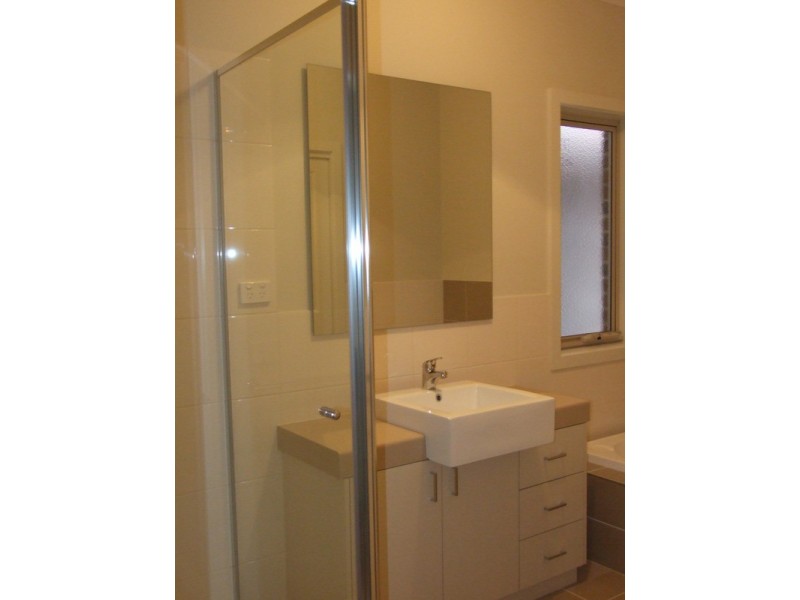 8 Royal Road, Croydon South VIC 3136