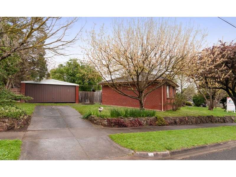 30 Aintree Street, Mooroolbark VIC 3138
