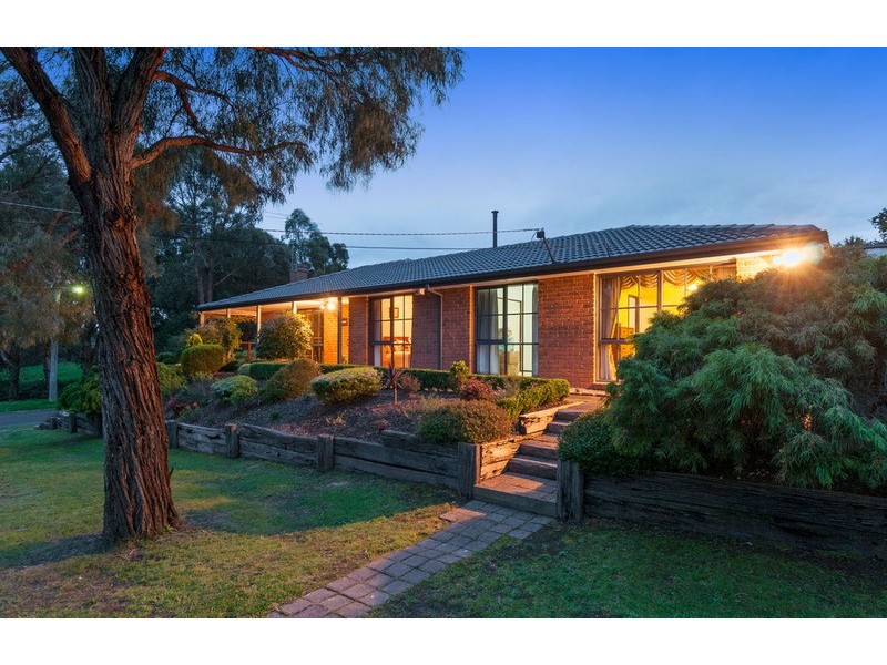 10 Bowness Court, Croydon Hills VIC 3136