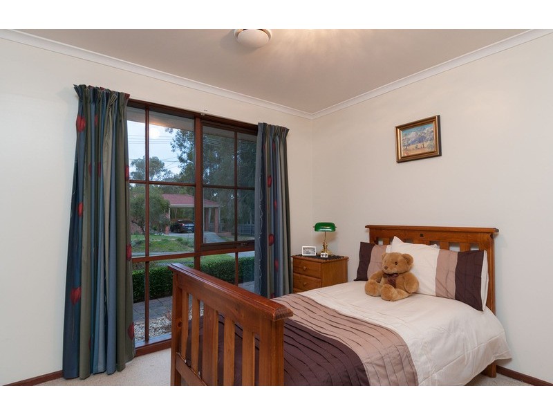 10 Bowness Court, Croydon Hills VIC 3136