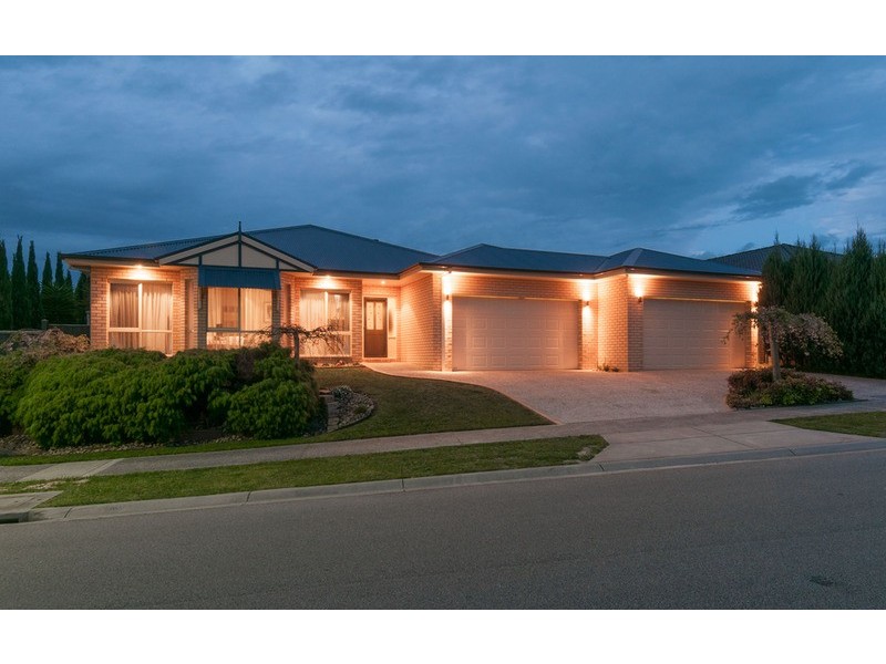 49 Larbert Road, Mooroolbark VIC 3138