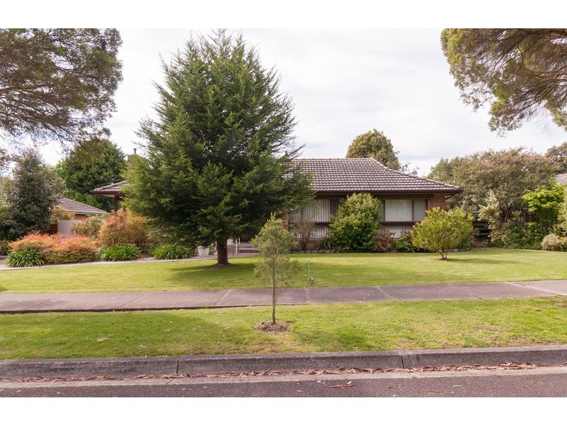 13 Malcolm Court, Croydon North VIC 3136
