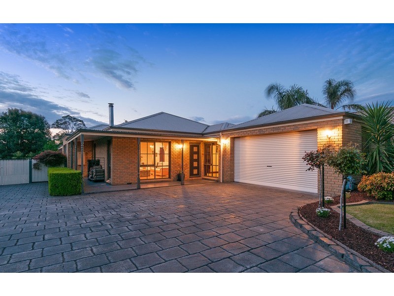 28 Summerhill Park Drive, Mooroolbark VIC 3138