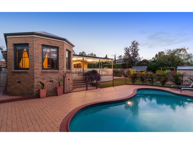 28 Summerhill Park Drive, Mooroolbark VIC 3138