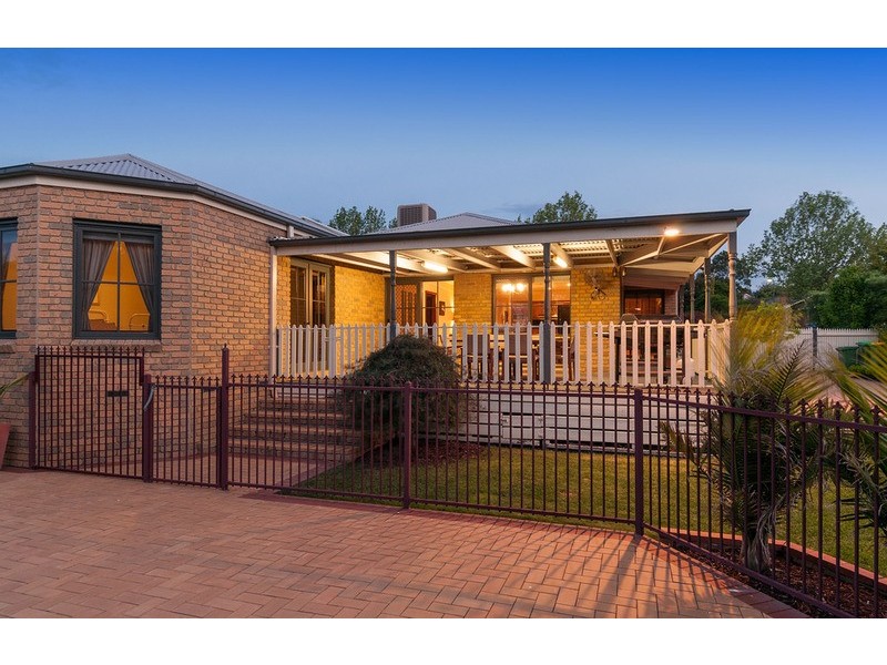 28 Summerhill Park Drive, Mooroolbark VIC 3138