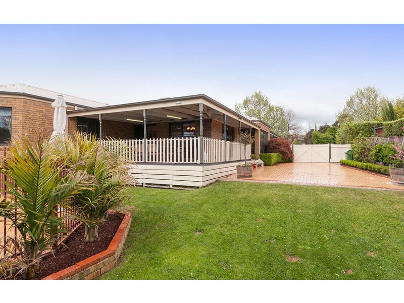28 Summerhill Park Drive, Mooroolbark VIC 3138