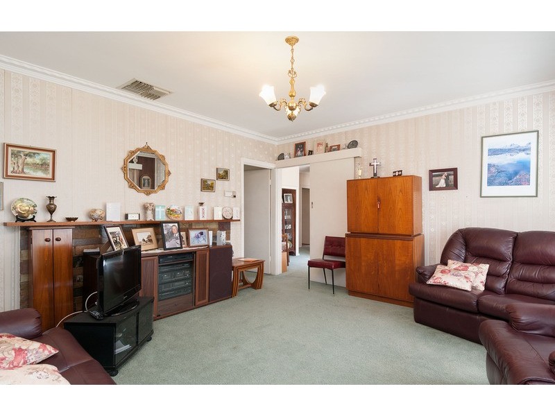 24 Charles Street, Mooroolbark VIC 3138
