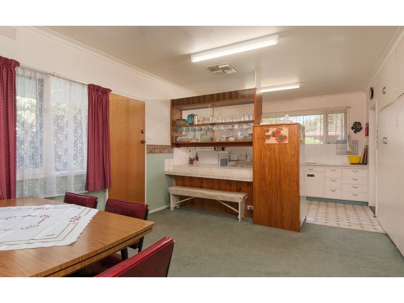 24 Charles Street, Mooroolbark VIC 3138