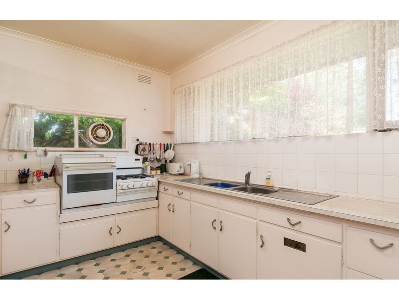 24 Charles Street, Mooroolbark VIC 3138