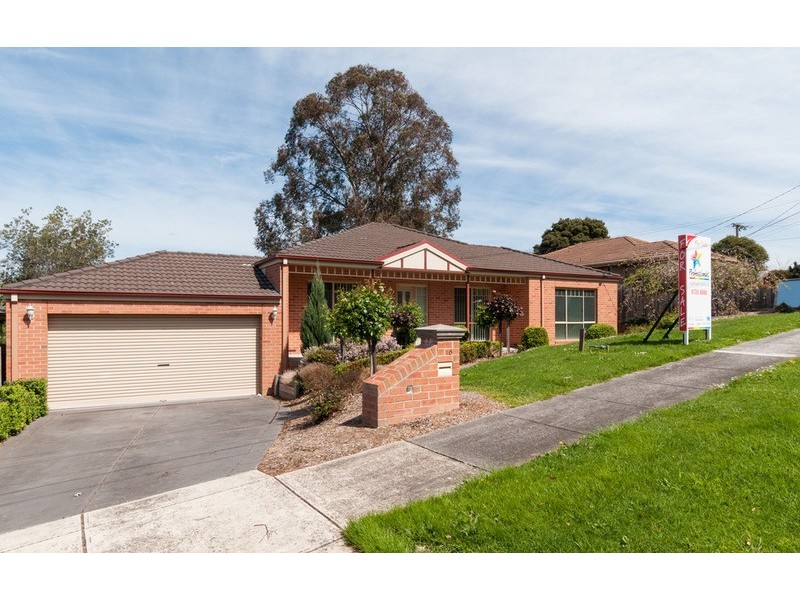 16 Corrong Crescent, Mooroolbark VIC 3138