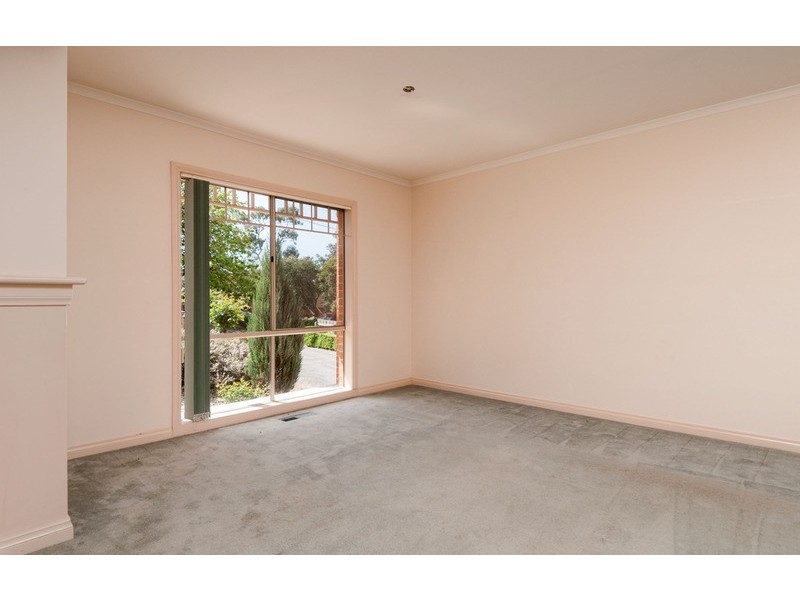 16 Corrong Crescent, Mooroolbark VIC 3138