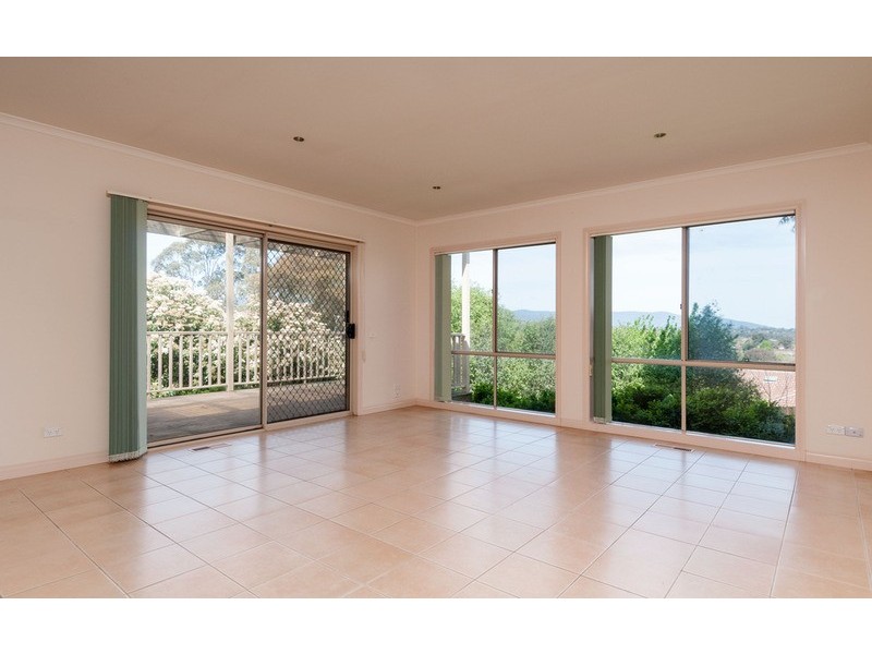 16 Corrong Crescent, Mooroolbark VIC 3138