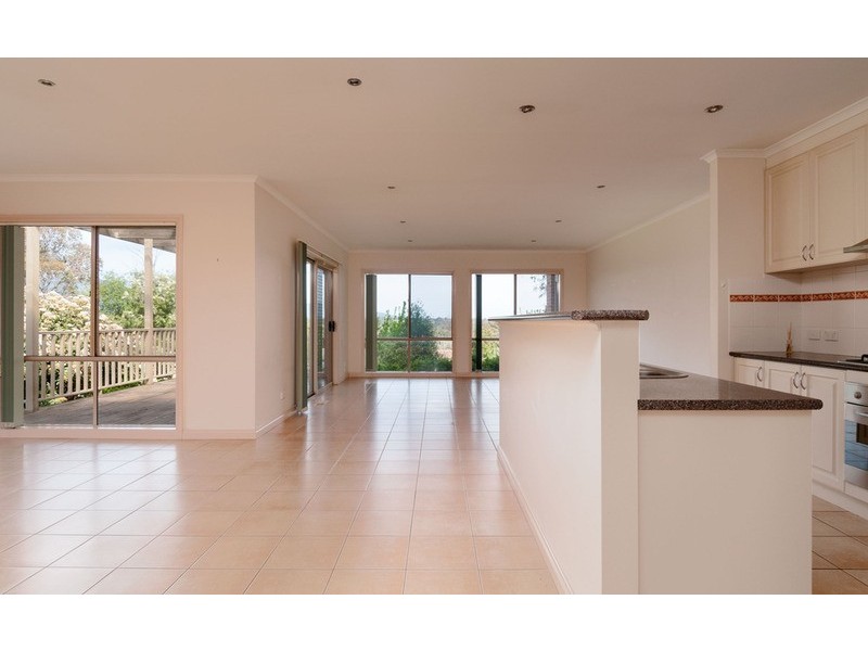 16 Corrong Crescent, Mooroolbark VIC 3138