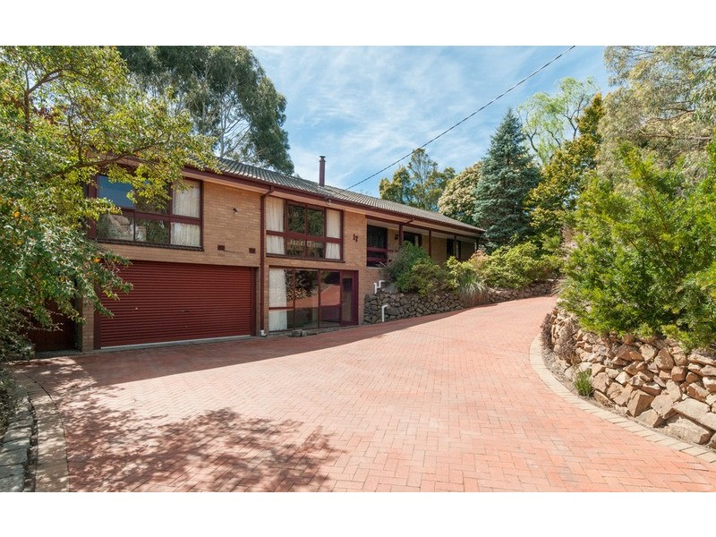17 Mountain Drive, Mooroolbark VIC 3138