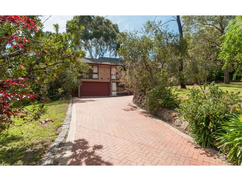 17 Mountain Drive, Mooroolbark VIC 3138