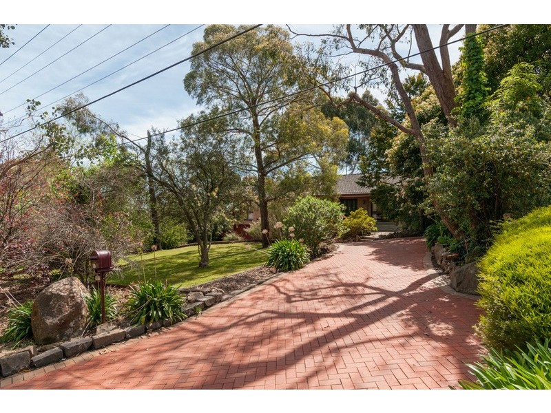 17 Mountain Drive, Mooroolbark VIC 3138