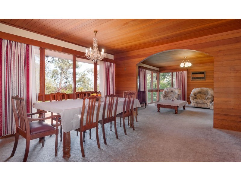 17 Mountain Drive, Mooroolbark VIC 3138