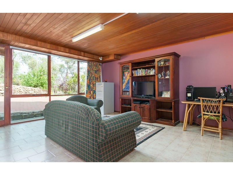 17 Mountain Drive, Mooroolbark VIC 3138