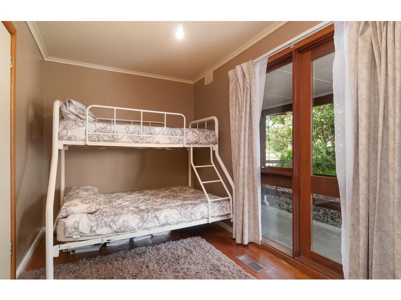 17 Mountain Drive, Mooroolbark VIC 3138