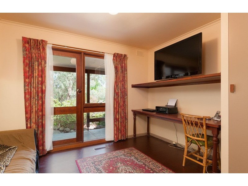 17 Mountain Drive, Mooroolbark VIC 3138