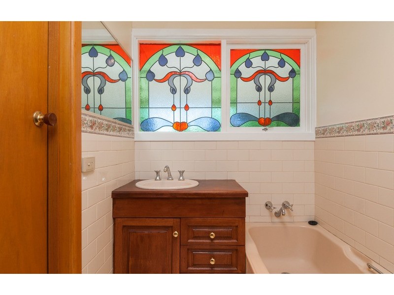 17 Mountain Drive, Mooroolbark VIC 3138