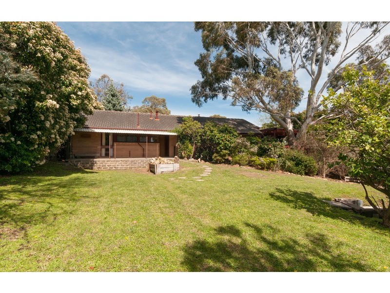 17 Mountain Drive, Mooroolbark VIC 3138