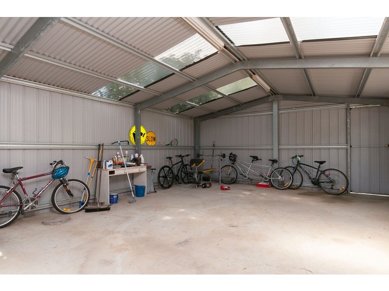 17 Mountain Drive, Mooroolbark VIC 3138